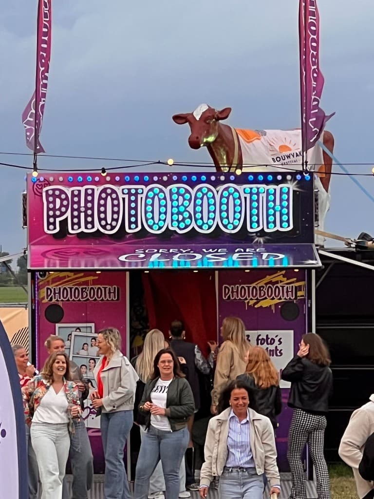 PHOTOBOOTH XXL op het Bouwvak Festival met publiek voor de booth